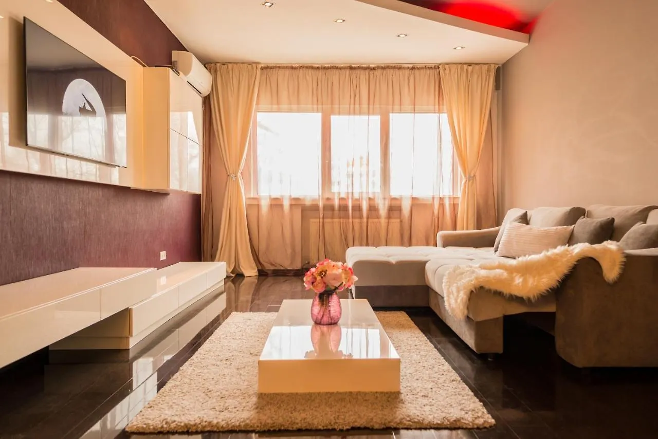 Lovely Apartment With Balcony Bucarest
