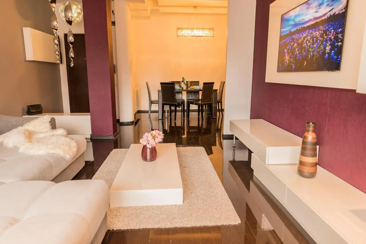Lovely Apartment With Balcony Bucarest