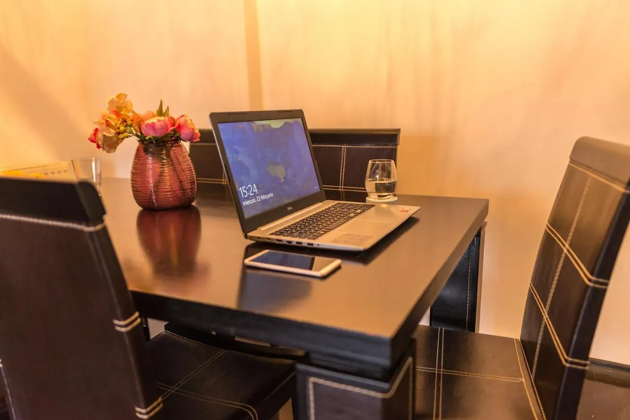 Lovely Apartment With Balcony Bucarest